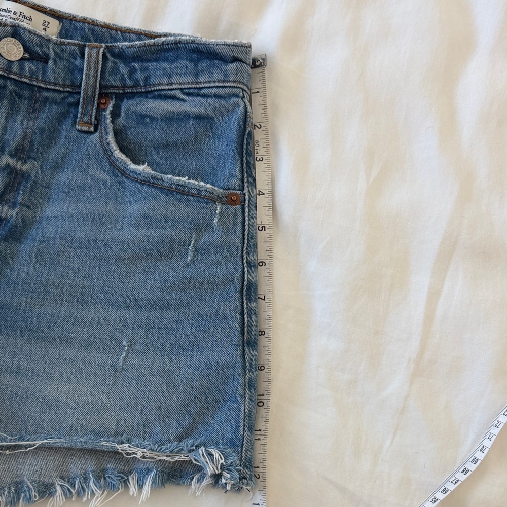 Abercrombie & Fitch 90s Relaxed Cutoff High Rise Denim Jean Shorts - Picture 5 of 8